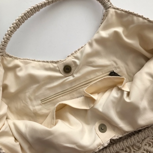 CROCHET TOP HANDLE BAG WITH FRIDGES DETAILS - Picture 3 of 4